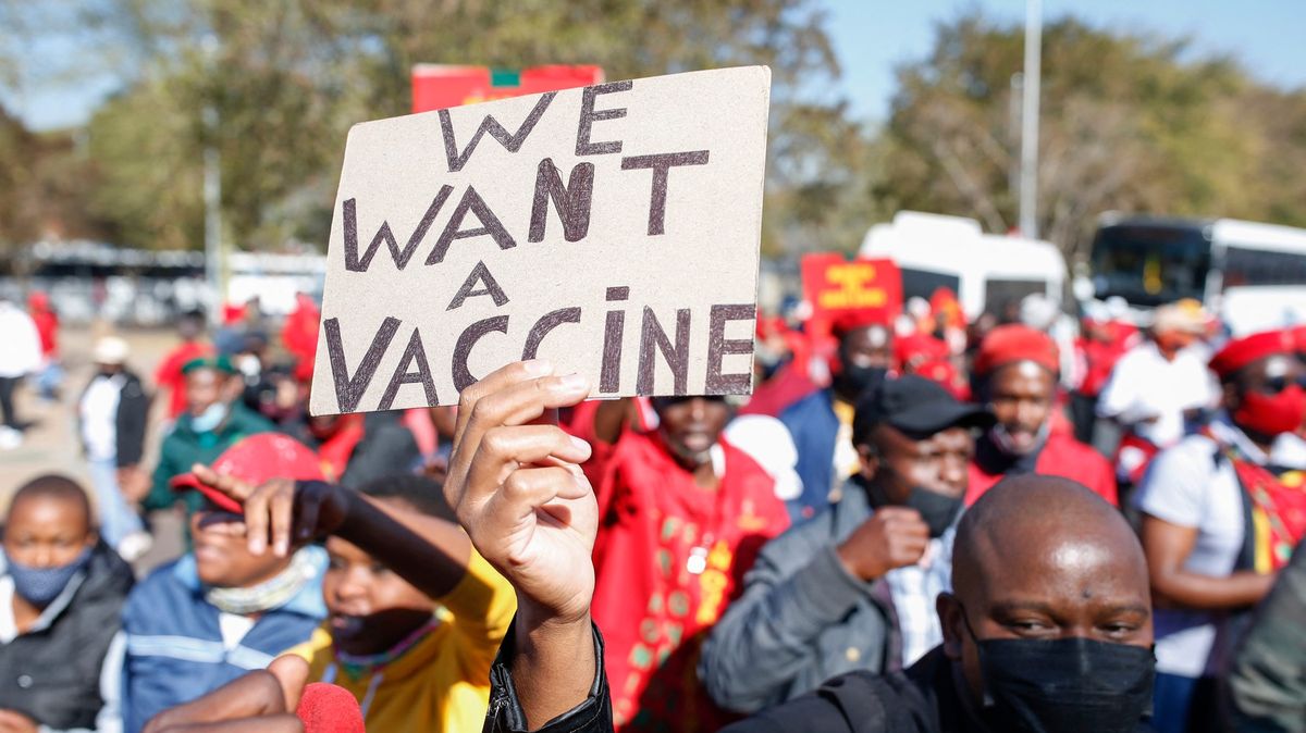 Afriku drtí mutace delta. Máte víc vakcín, než potřebujete, zní k Západu